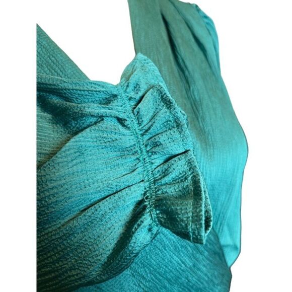 NWOT Monteau Los Angeles Green Top Cross front elastic waist, puff sleeve Large - Picture 3 of 10